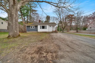 11 Bartlett St