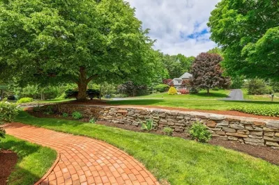 7 Village Green Lane