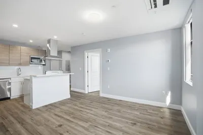 632 Centre St #305 1