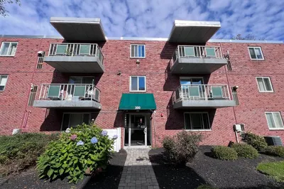 300 Commercial St #14