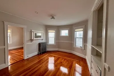 81 Pleasant St #3