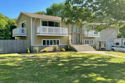 22 Barksdale Ln 1