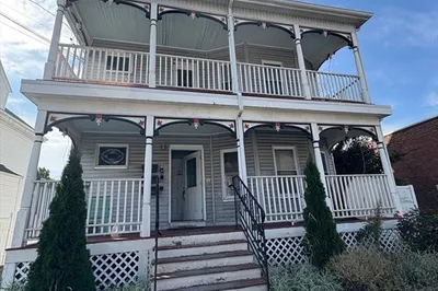 211 Elm St