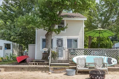 46 Woodbine Ave