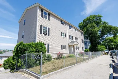 170 Perry Ave #3A 1