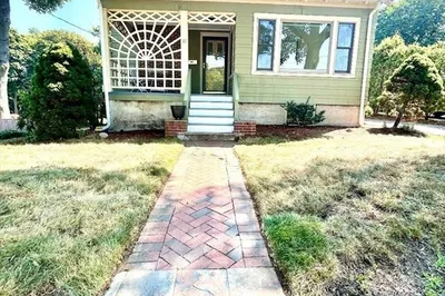 142 Pleasant St