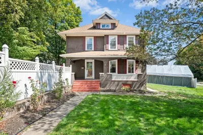 612 Grove St 1
