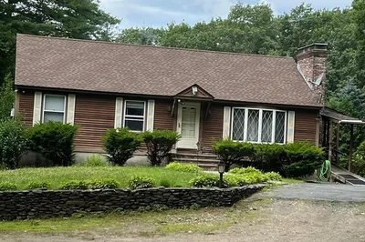 64 Hollis Rd 1