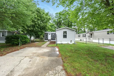 7 Nelligan Dr 1