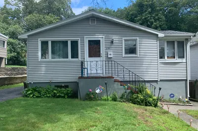 28 Woodbury Ave 1