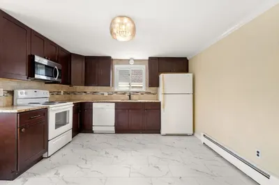 106 Barnes Ave #3