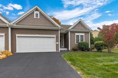 107 Stonebridge Drive #107 1
