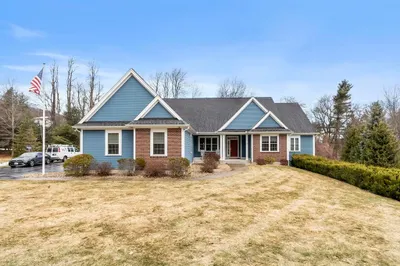 40 Royal Oaks Way 1