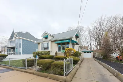 6 Magoun Ave