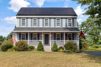 3 Clover Hill Cir