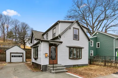 24 Bailey St