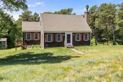 45 Howland Ln 1
