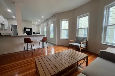 19 Oakland Ave #2