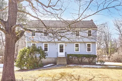 20 Village Dr 1