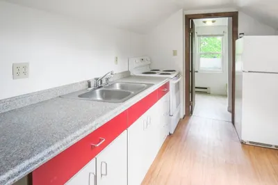 10 Gerald Ct #4