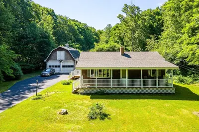 26 Bay Path Rd