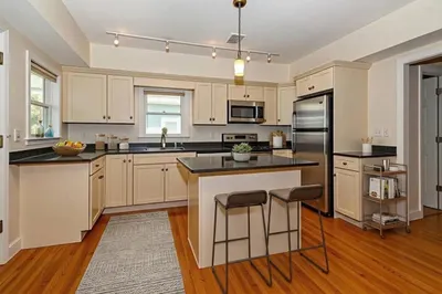40 Tuttle St #2