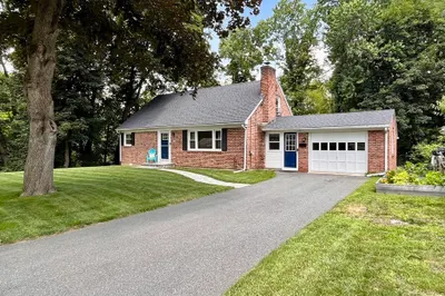 130 Greenleaf Ave