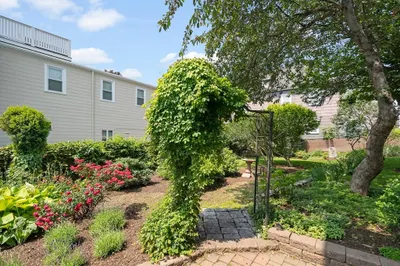 38 Spring St #2R