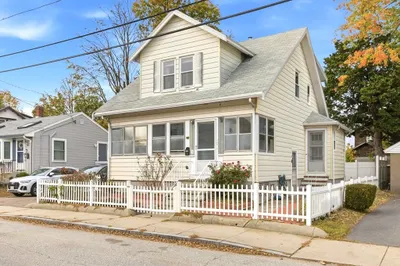 58 Bayfield Rd N