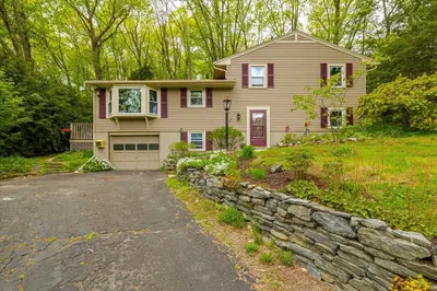 10 Centerwood Dr