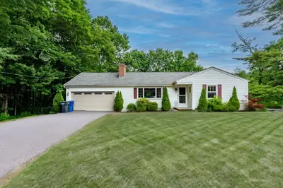 9 Meadowbrook Rd