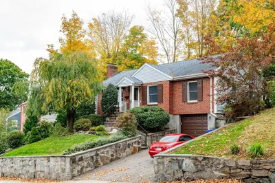320 Pond St 1