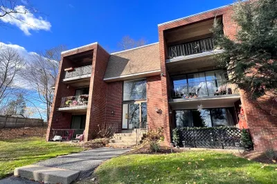 277 Lake St #3 1