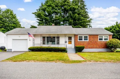 7 Knollwood Ln