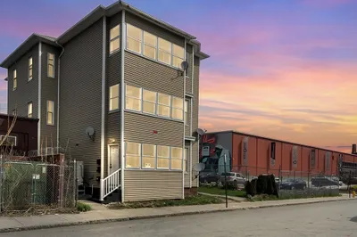 8 Pond St 1