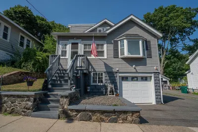 22 Mayfair St