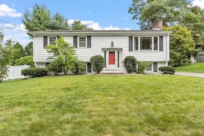 7 Boston Dr 1
