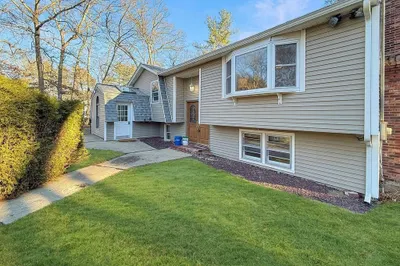 8 Cheney Dr