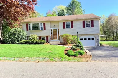 2 Cricklewood Dr 1