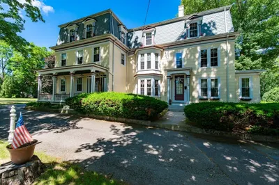 48 Mendon St 1