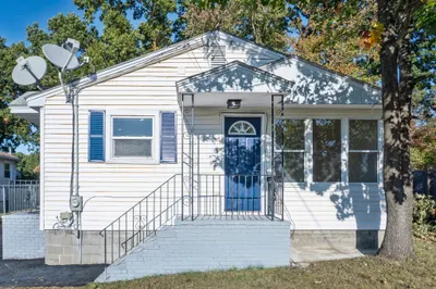 32 Turnpike St 1