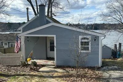 45 Lakeshore Dr 1
