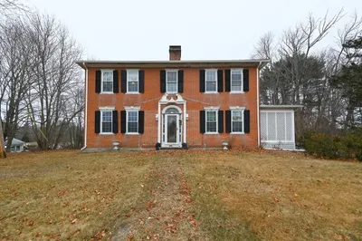 386 E Main St