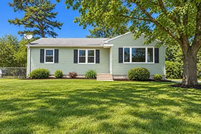 32 Campbell Dr 1