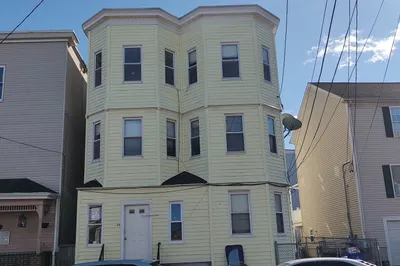 49 Burrell St #3 1