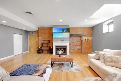 54 Green St #210 1