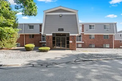 300 Smithfield Rd #3-21 1