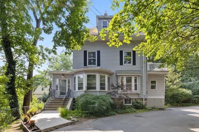 34 Jason St #1