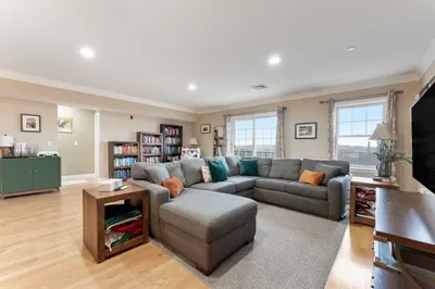 142 Bigelow St #205 1