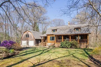 15 Old Log Lane